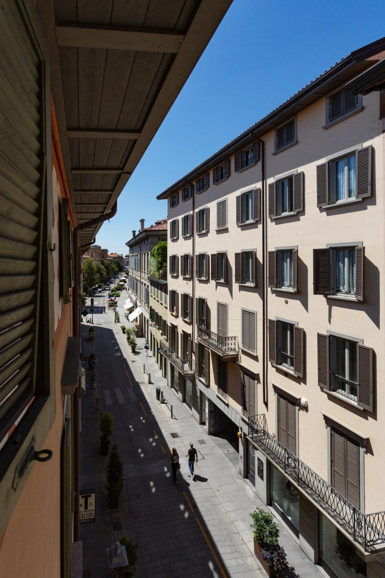 La Castellana Apartment Бергамо Екстериор снимка