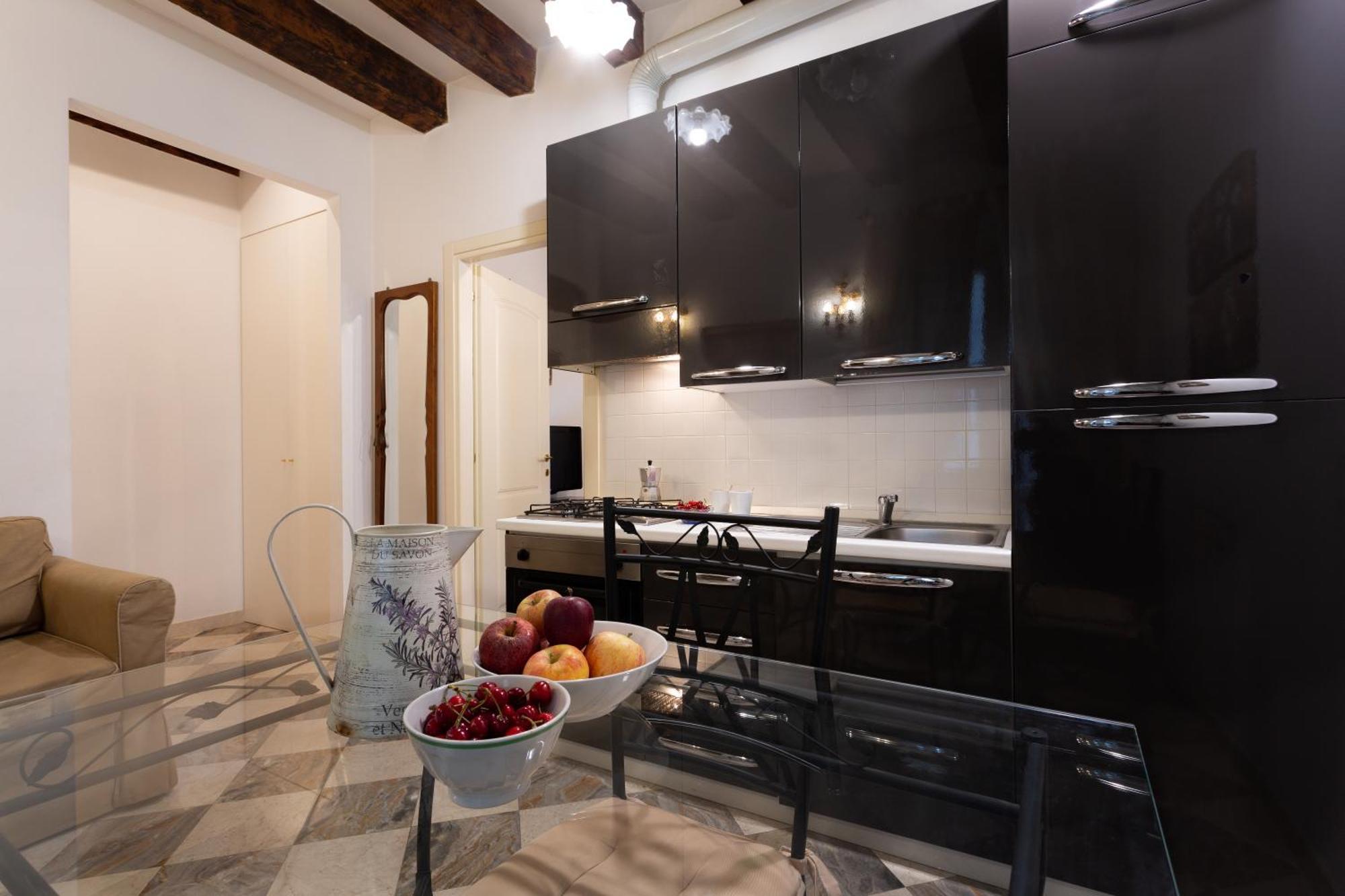 La Castellana Apartment Бергамо Екстериор снимка