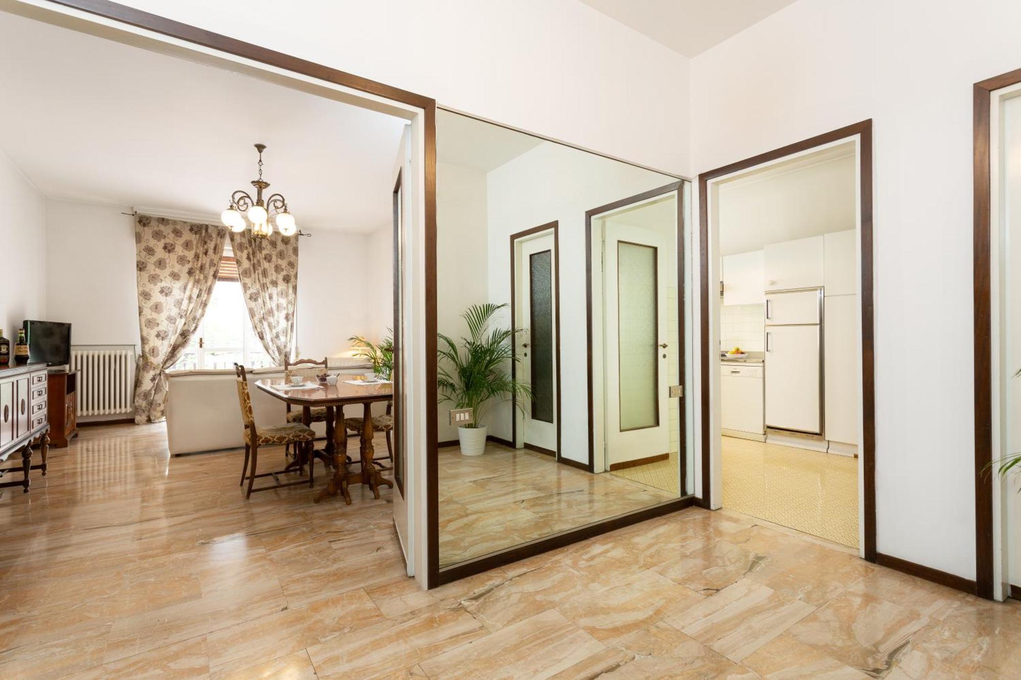 La Castellana Apartment Бергамо Екстериор снимка